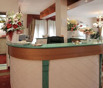 Nice Hotel Местре Экстерьер фото