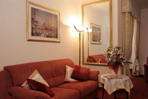 Nice Hotel Местре Экстерьер фото