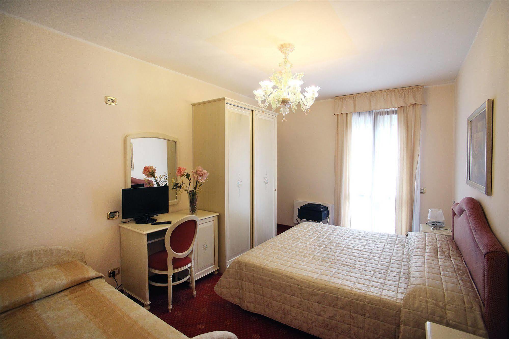 Nice Hotel Местре Экстерьер фото