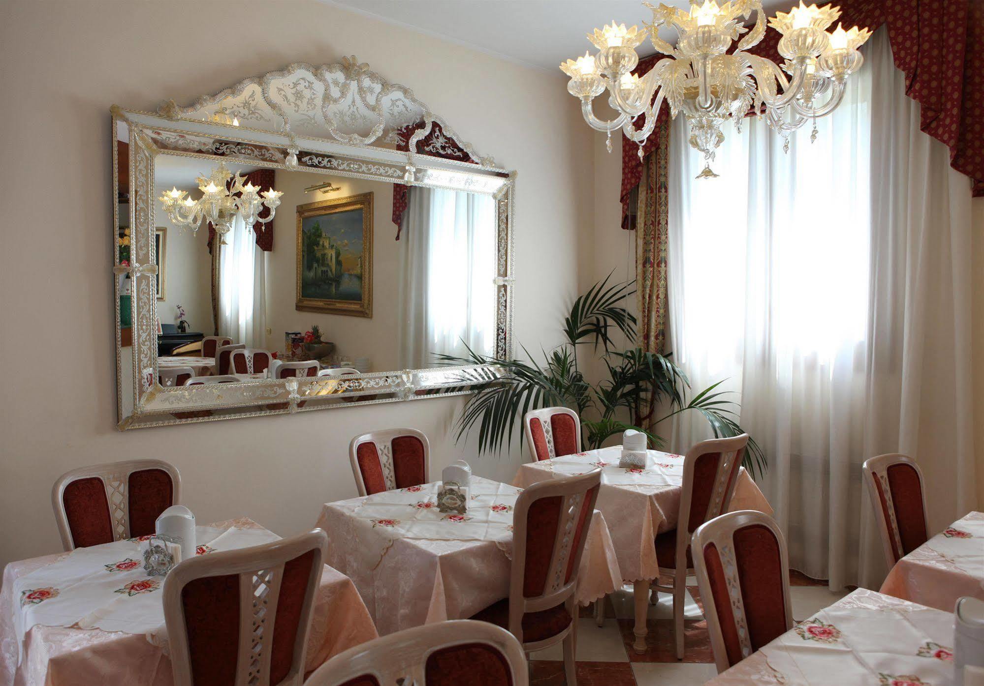Nice Hotel Местре Экстерьер фото