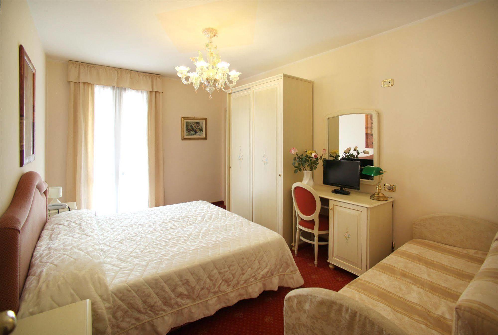 Nice Hotel Местре Экстерьер фото
