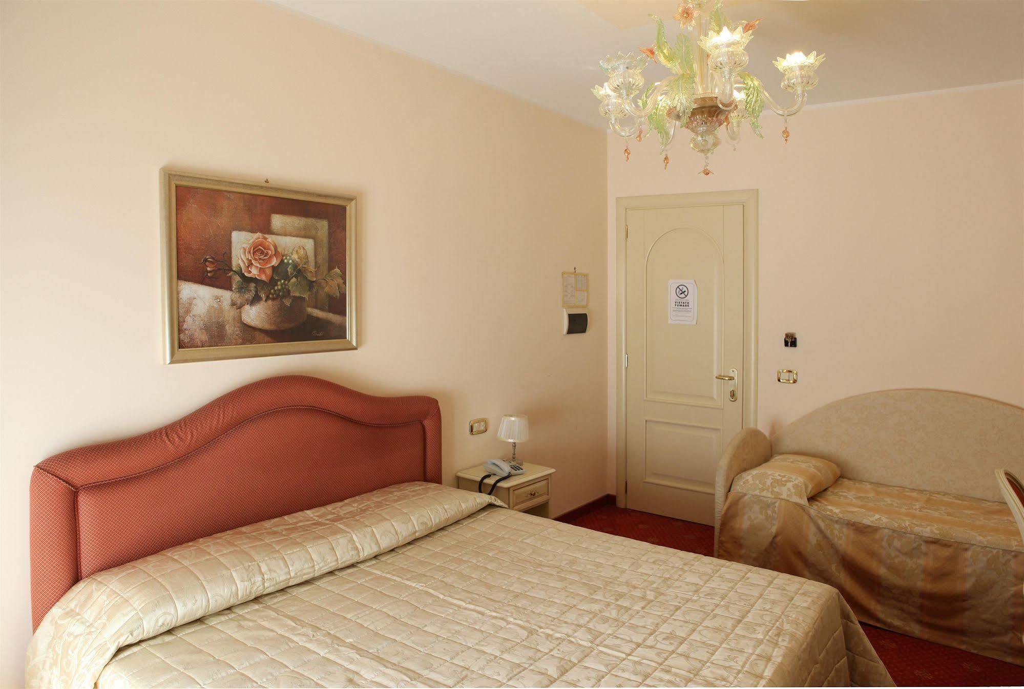 Nice Hotel Местре Экстерьер фото