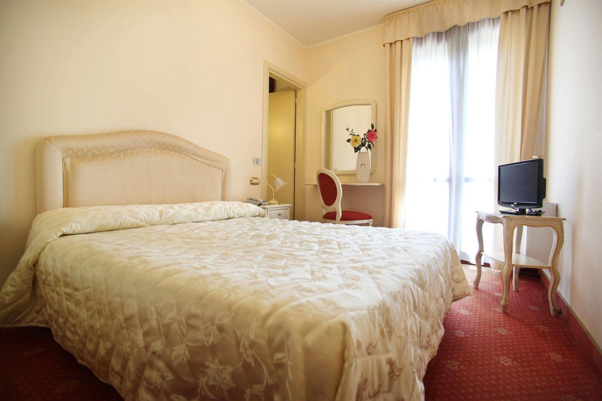 Nice Hotel Местре Экстерьер фото